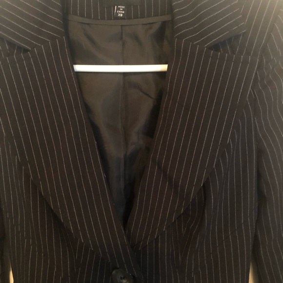 Suit - Picture 5 of 5